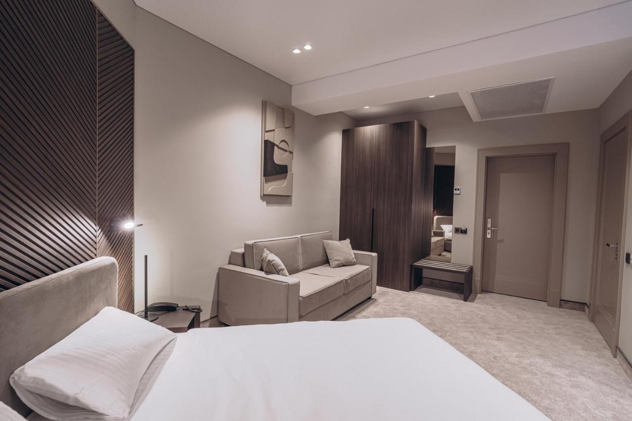 Park Hotel Bristol 乌日霍罗德 外观 照片