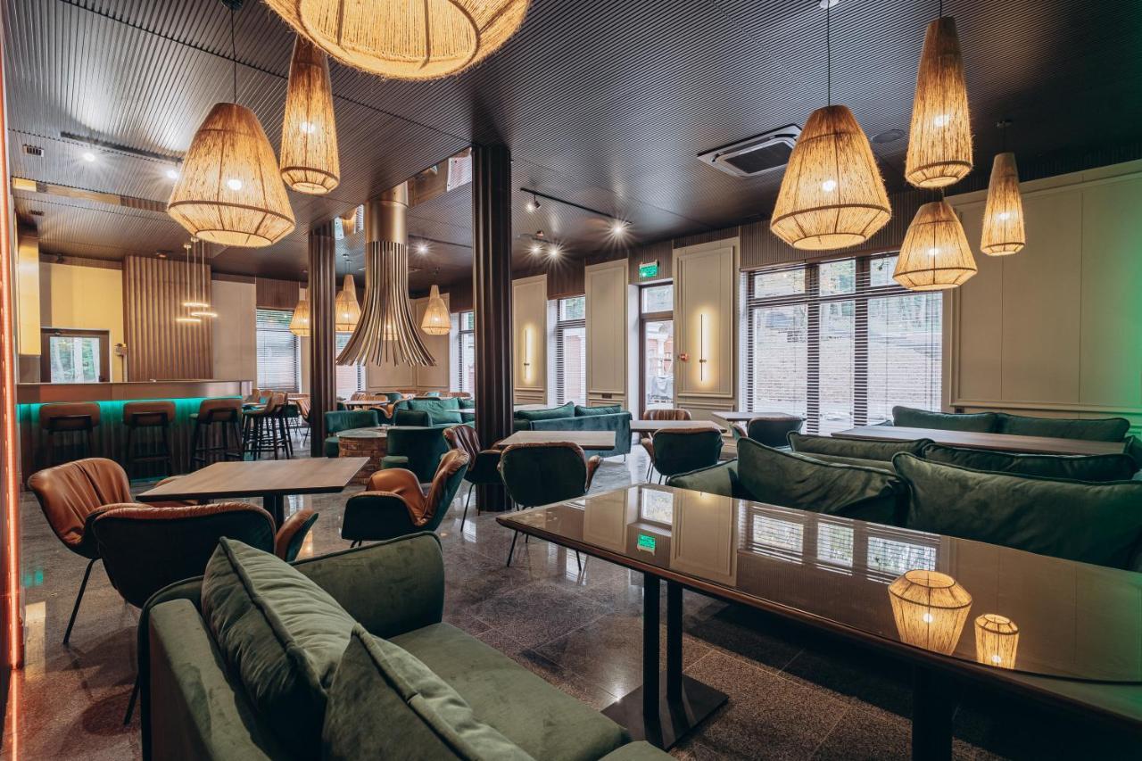 Park Hotel Bristol 乌日霍罗德 外观 照片