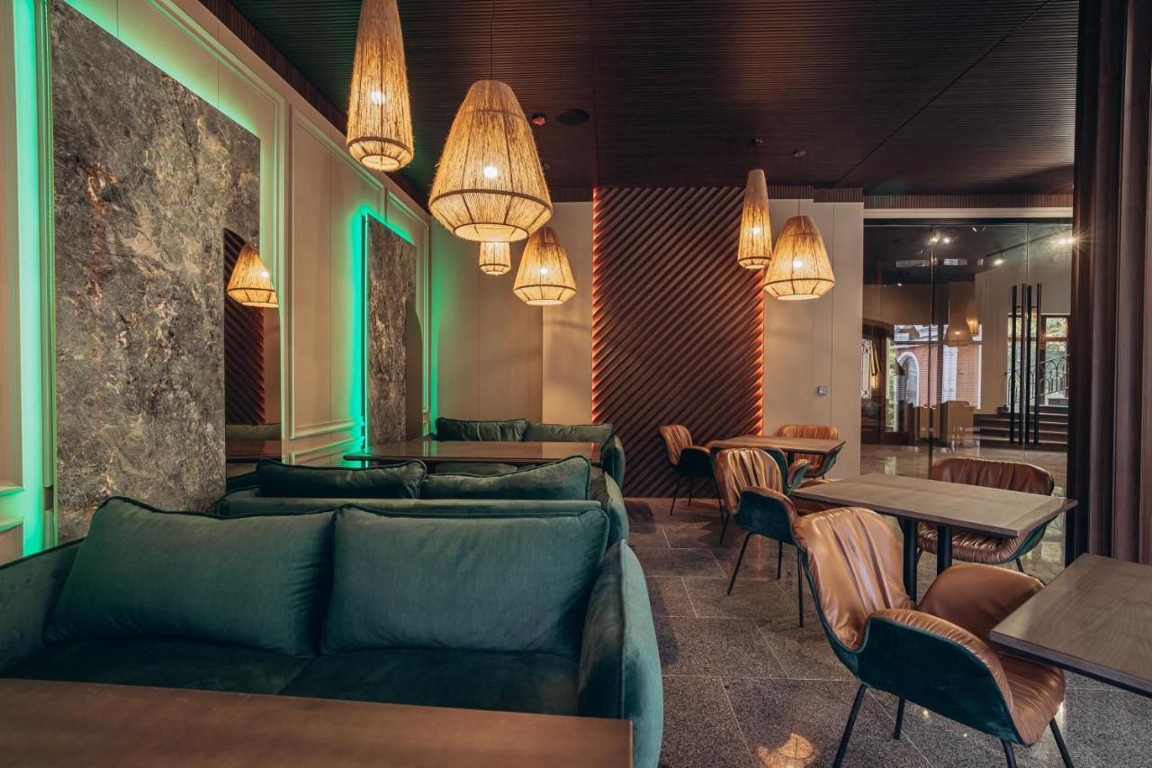 Park Hotel Bristol 乌日霍罗德 外观 照片