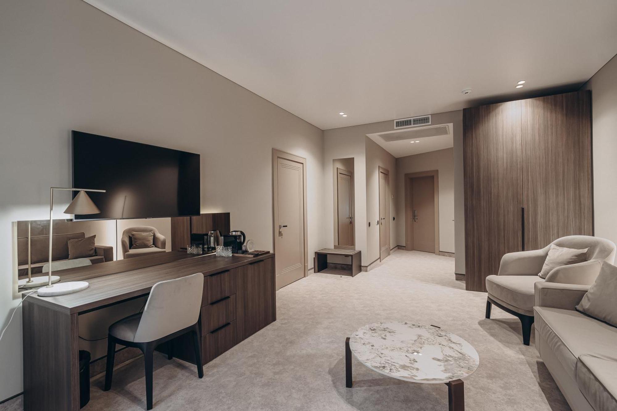 Park Hotel Bristol 乌日霍罗德 外观 照片