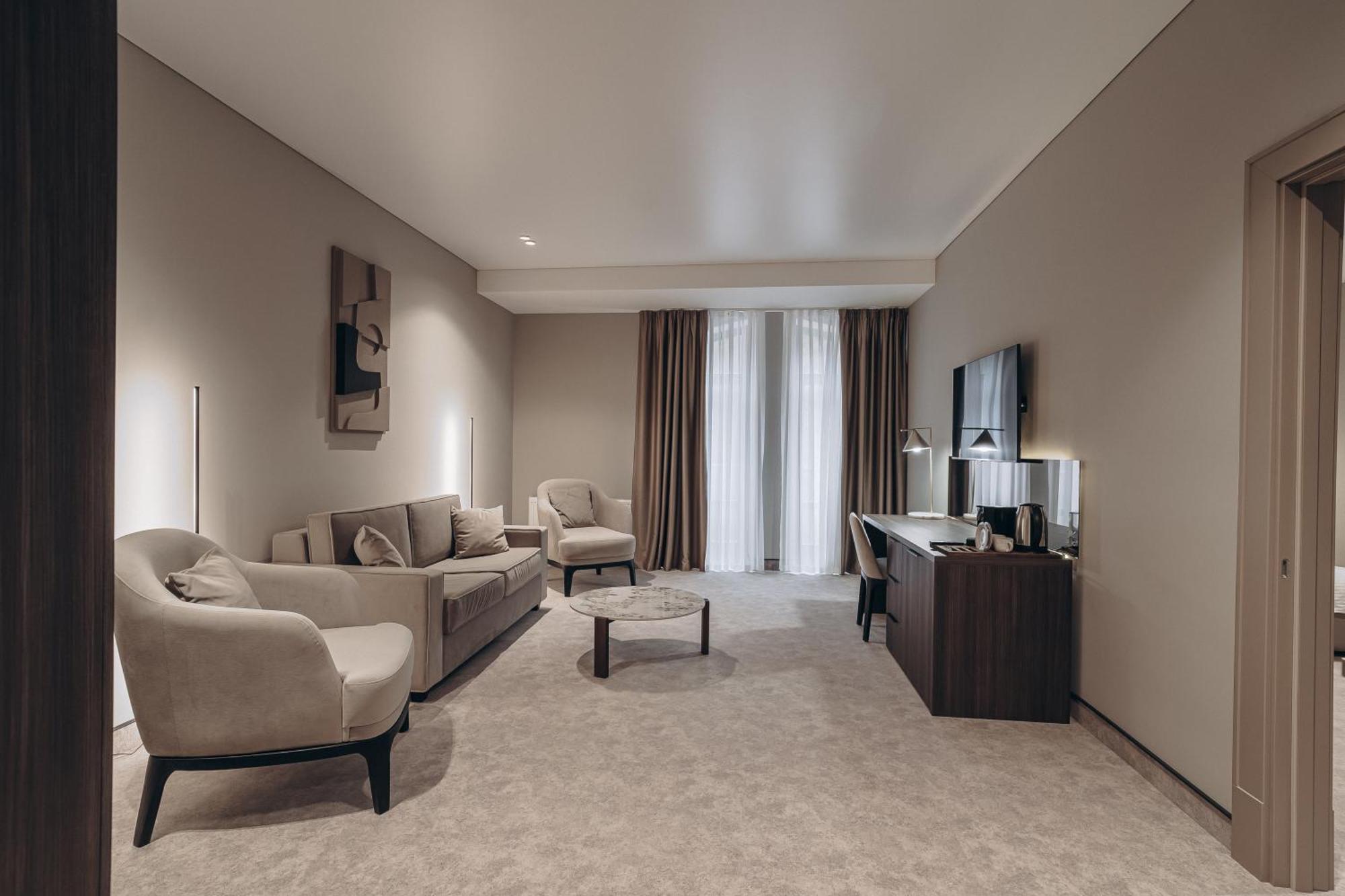 Park Hotel Bristol 乌日霍罗德 外观 照片