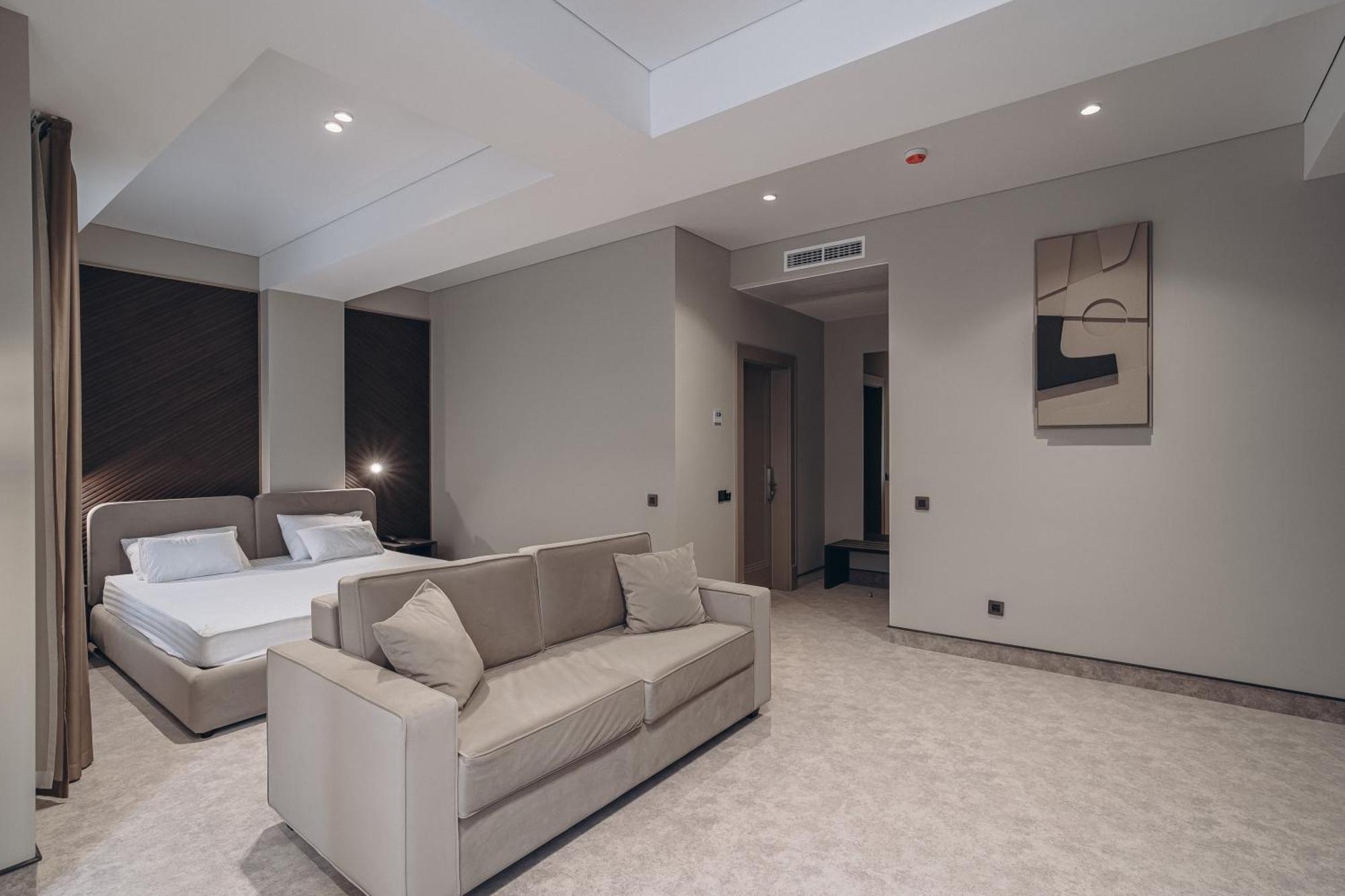 Park Hotel Bristol 乌日霍罗德 外观 照片