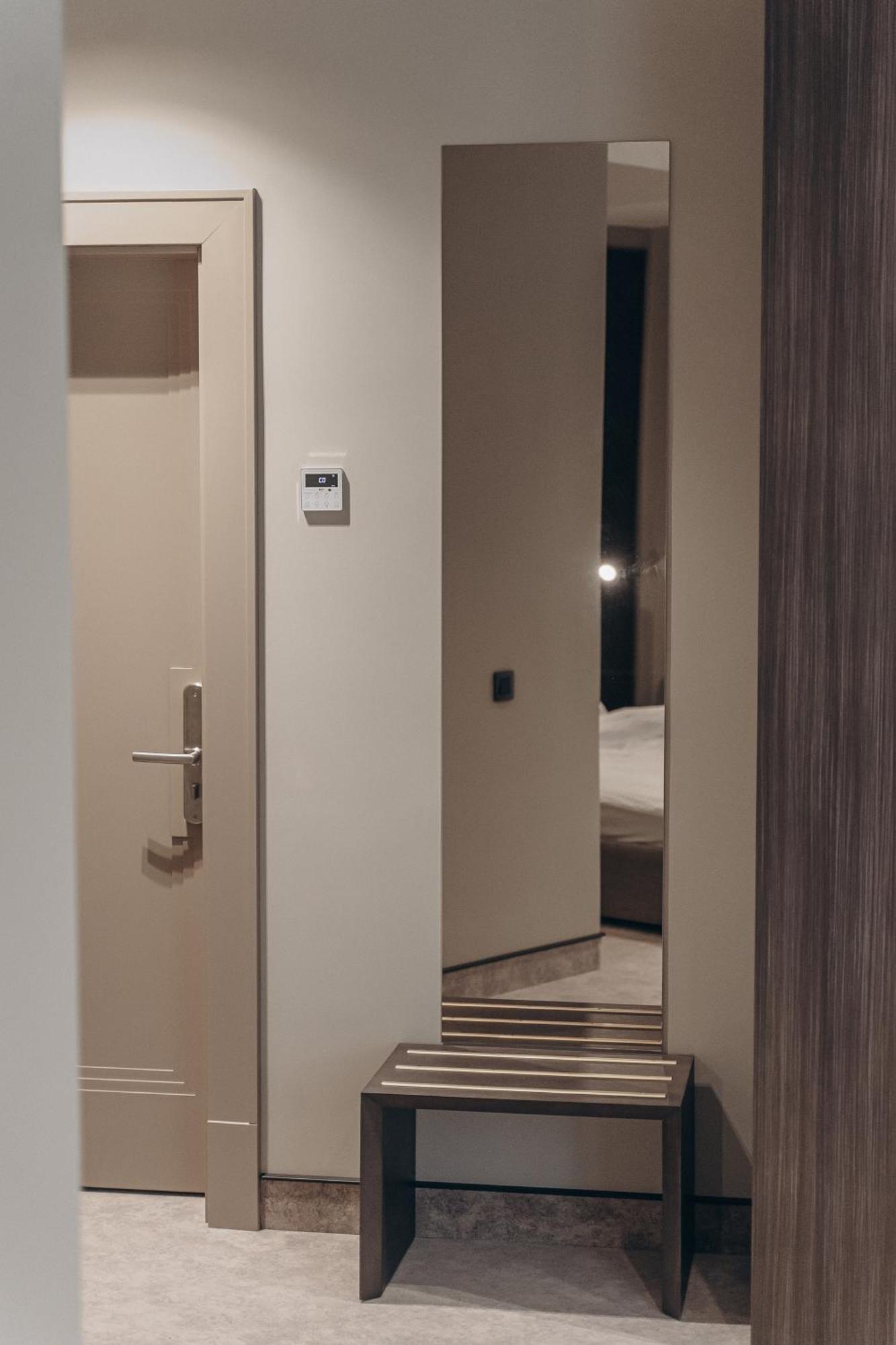 Park Hotel Bristol 乌日霍罗德 外观 照片