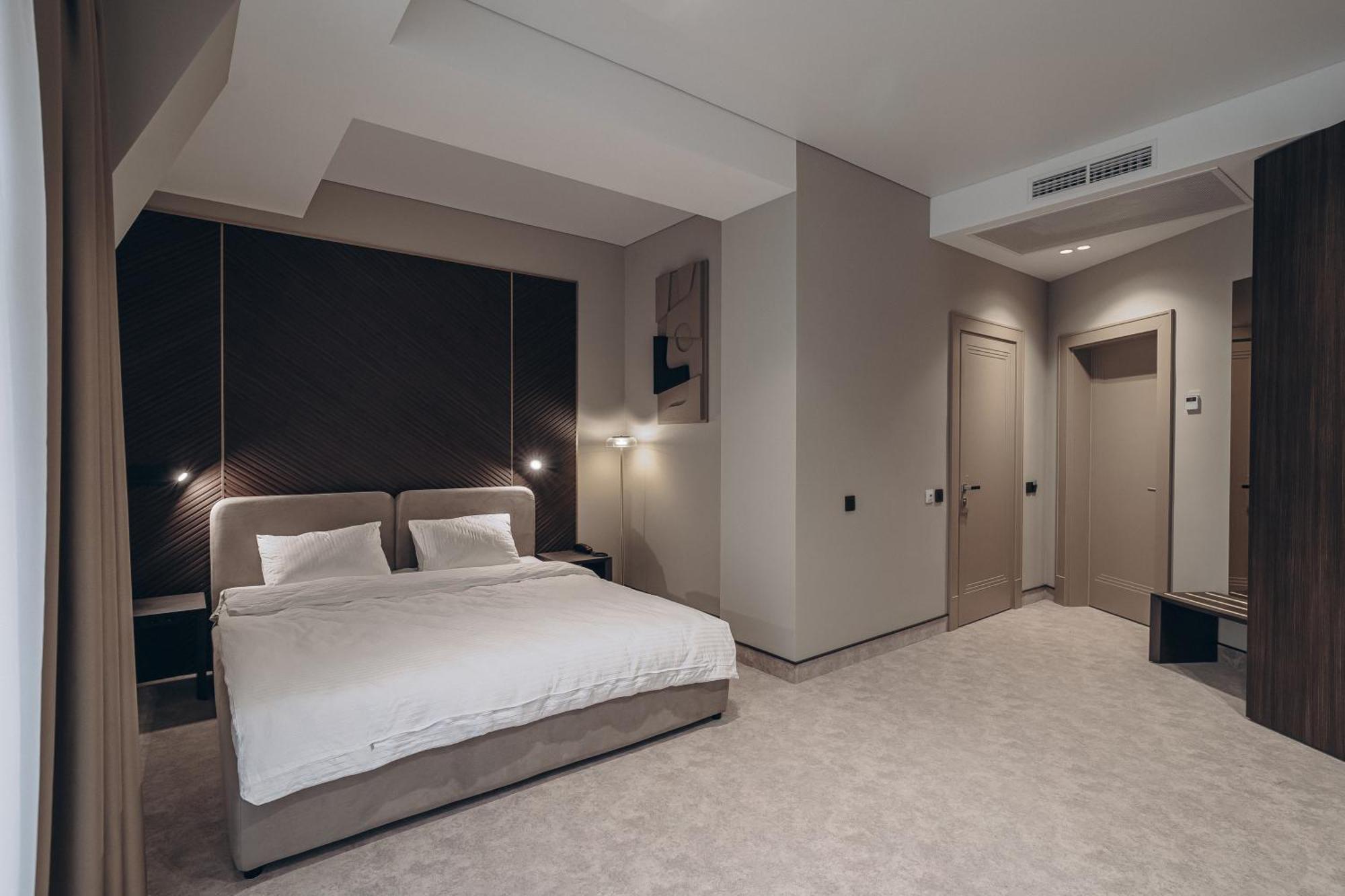 Park Hotel Bristol 乌日霍罗德 外观 照片
