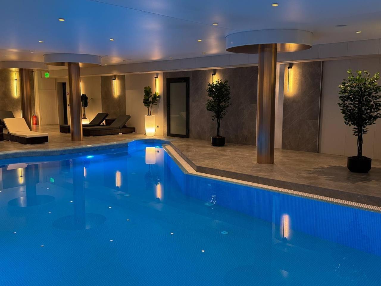Park Hotel Bristol 乌日霍罗德 外观 照片