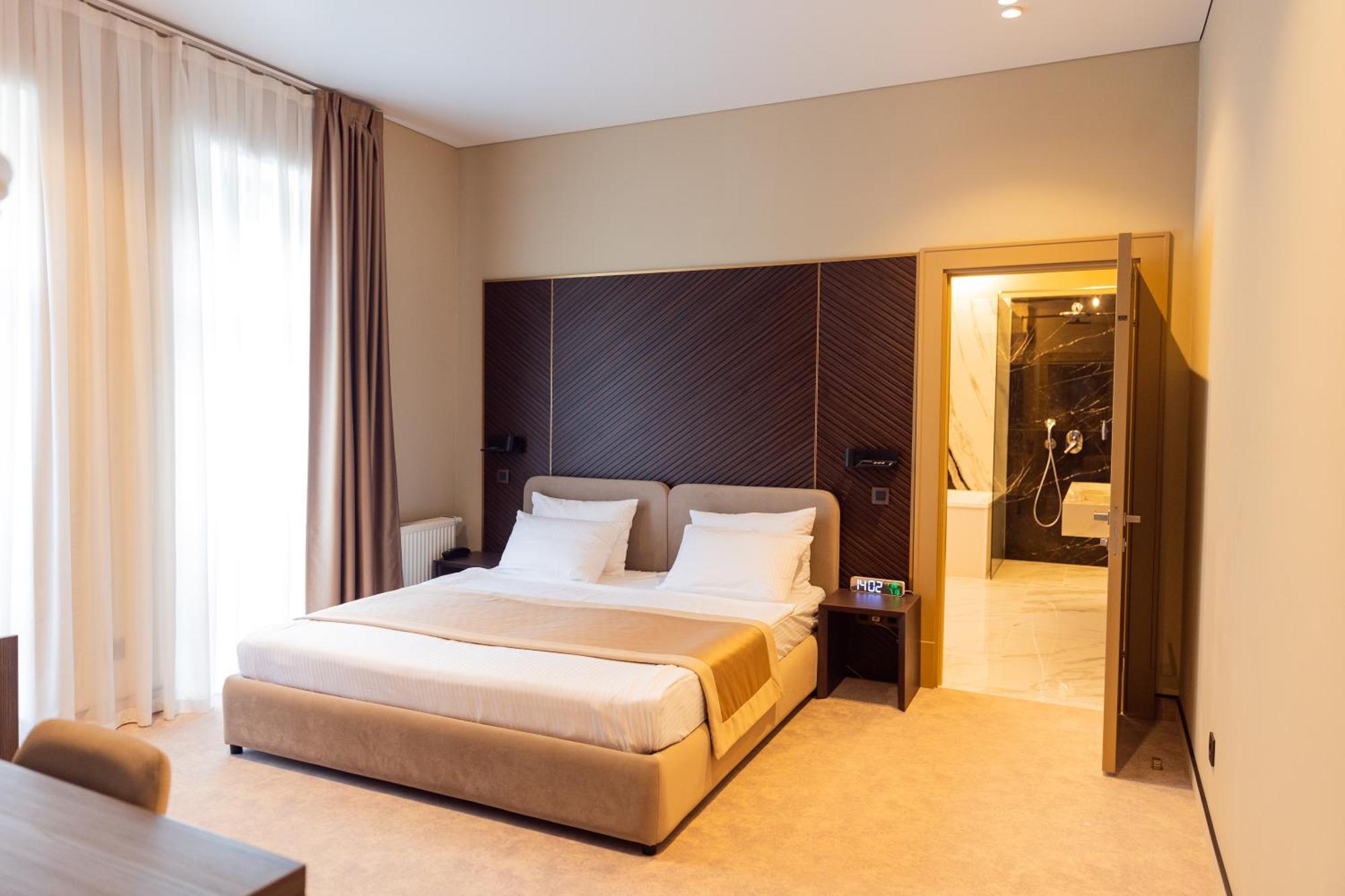 Park Hotel Bristol 乌日霍罗德 外观 照片