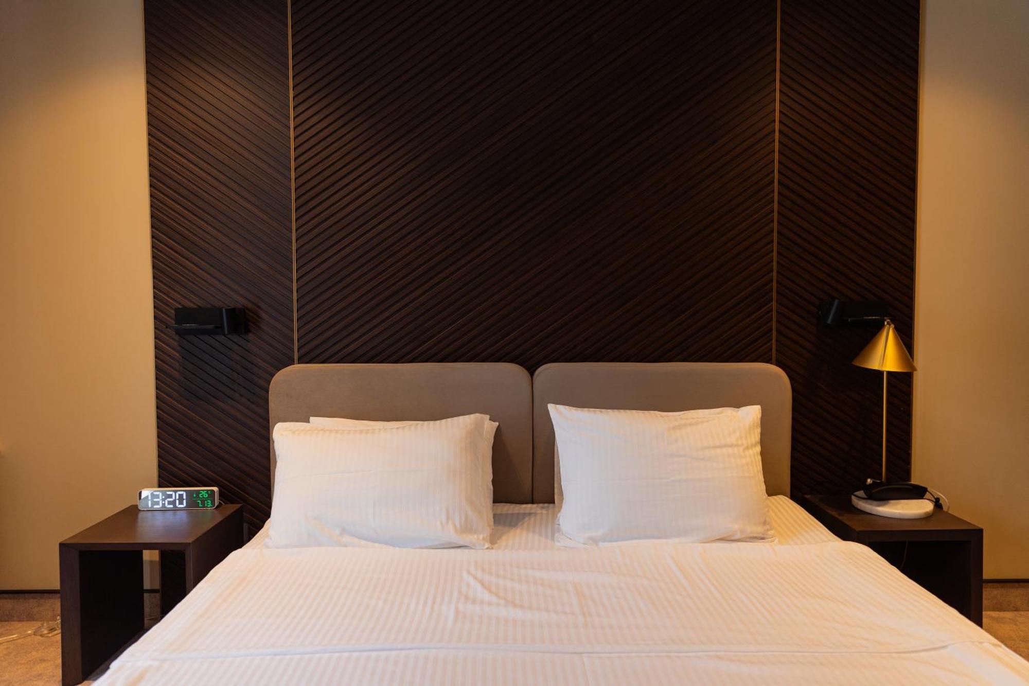 Park Hotel Bristol 乌日霍罗德 外观 照片