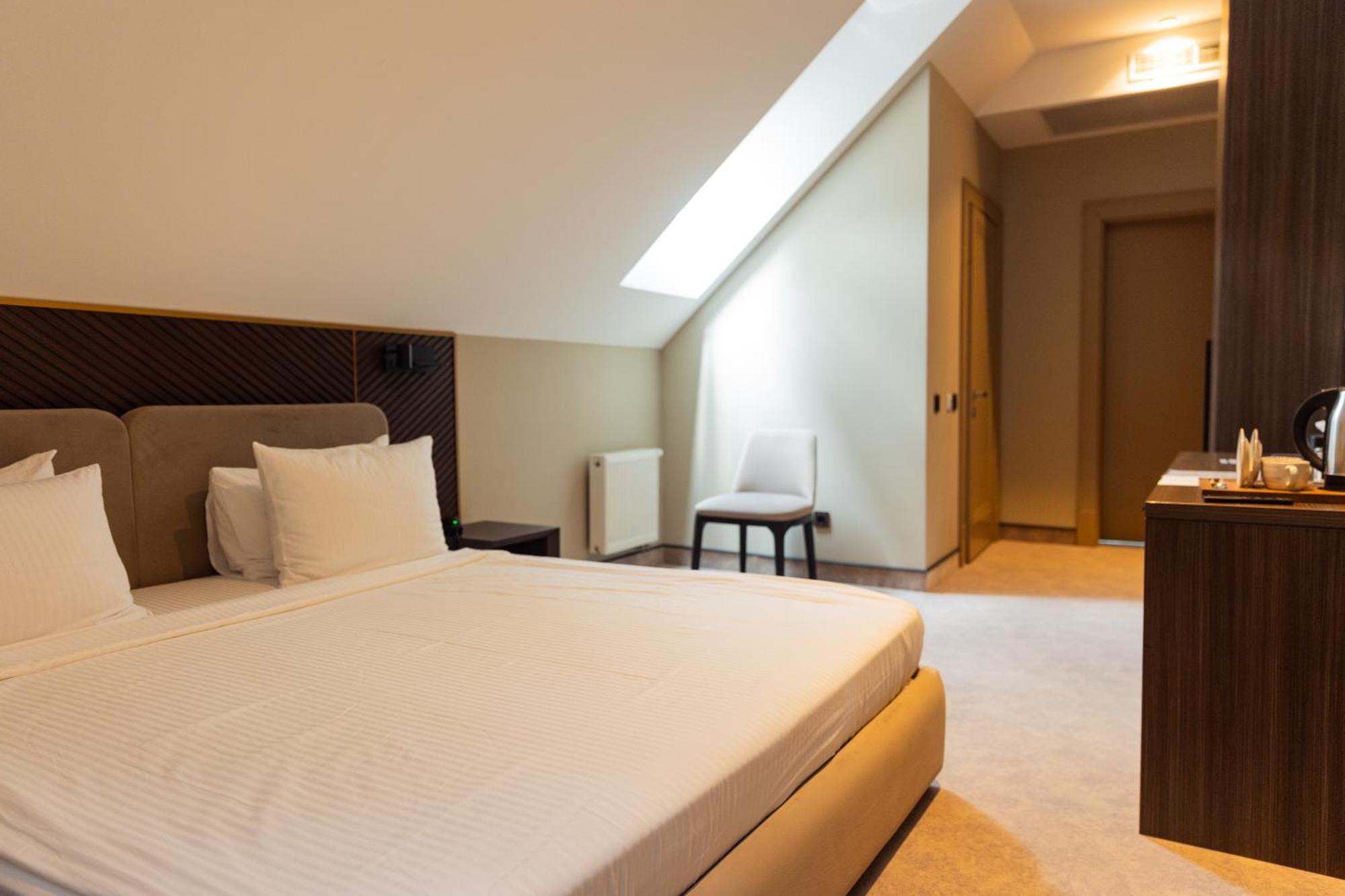 Park Hotel Bristol 乌日霍罗德 客房 照片